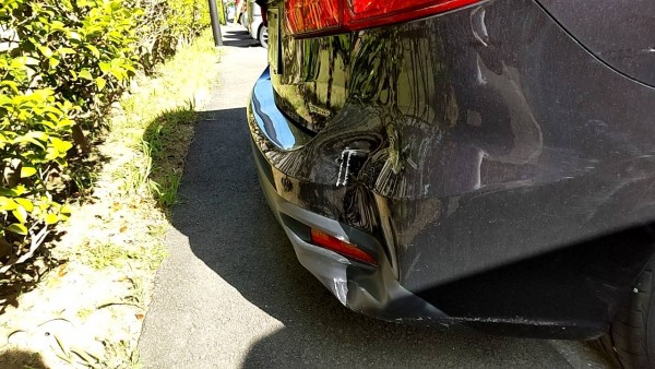 愛車プレマシー　駐車場の死角で傷つけました💦💦